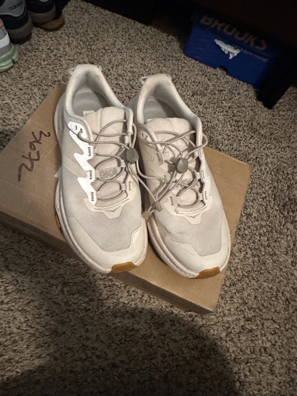 Hoka Women's Transport Shoes tan beige off white size 7.5B Women
